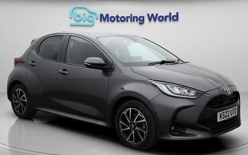 Used 2025 Toyota Yaris Hybrid Design Hatchback | £16,177 (Super price) - Image 1/4