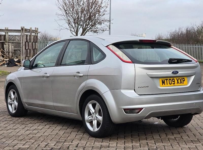 Used Ford Focus Zetec 2009 Silver Hatchback