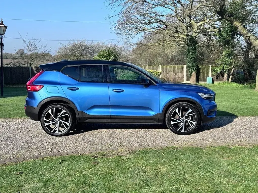 Used Volvo XC40 2018 Blue SUV