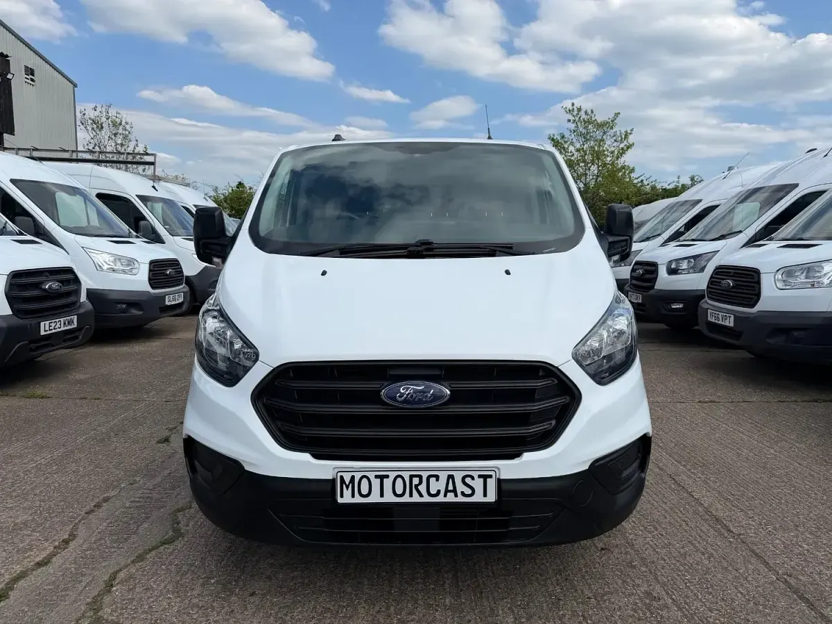 Used Ford Transit Custom 105 HP (77 kW) 2021 White Van