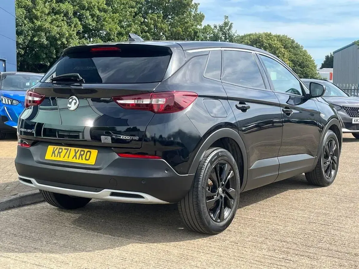 Used Vauxhall Grandland X SRi 128 HP (94 kW) 2021 Black SUV