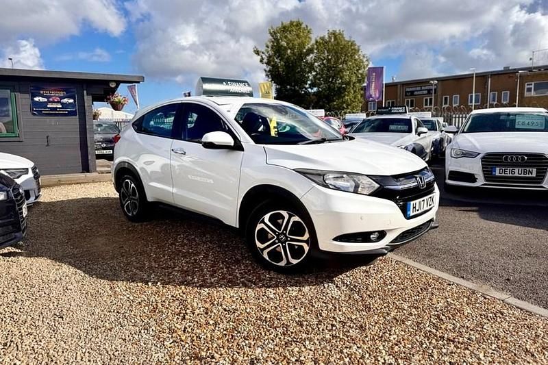 White Used 2017 Honda HR-V SE SUV | £8,995 (Fair price) - Image 1/1