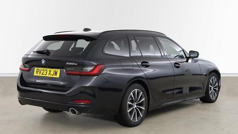 Usado BMW 330e Sport Line 288 HP (211 kW) 2023 Preto Carrinha