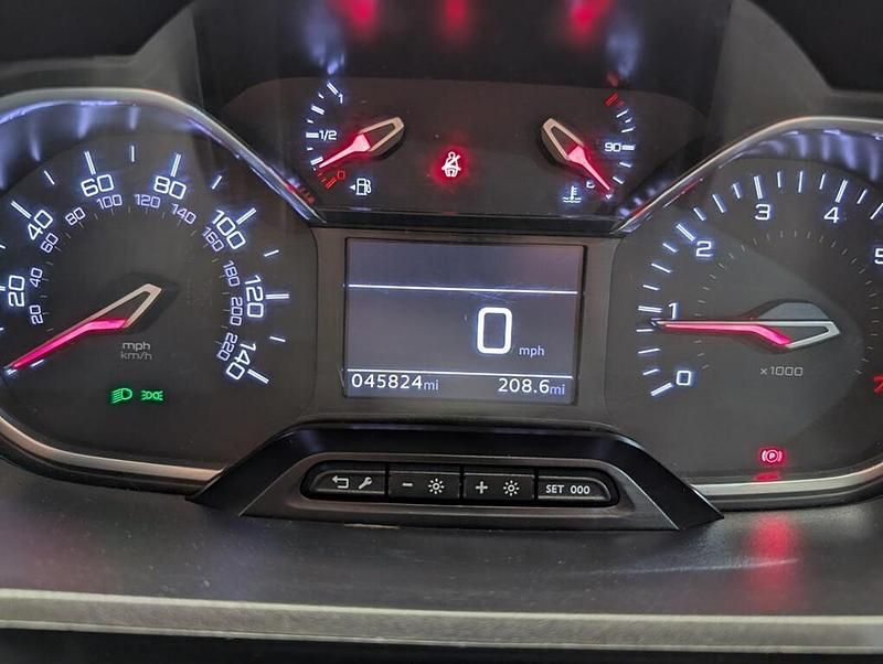 Used Peugeot Partner Premium 100 HP (73 kW) 2022 White MPV