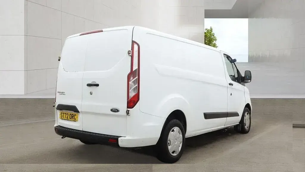 Usado Ford Transit Custom Trend 130 CV (95 kW) 2022 Blanco Van