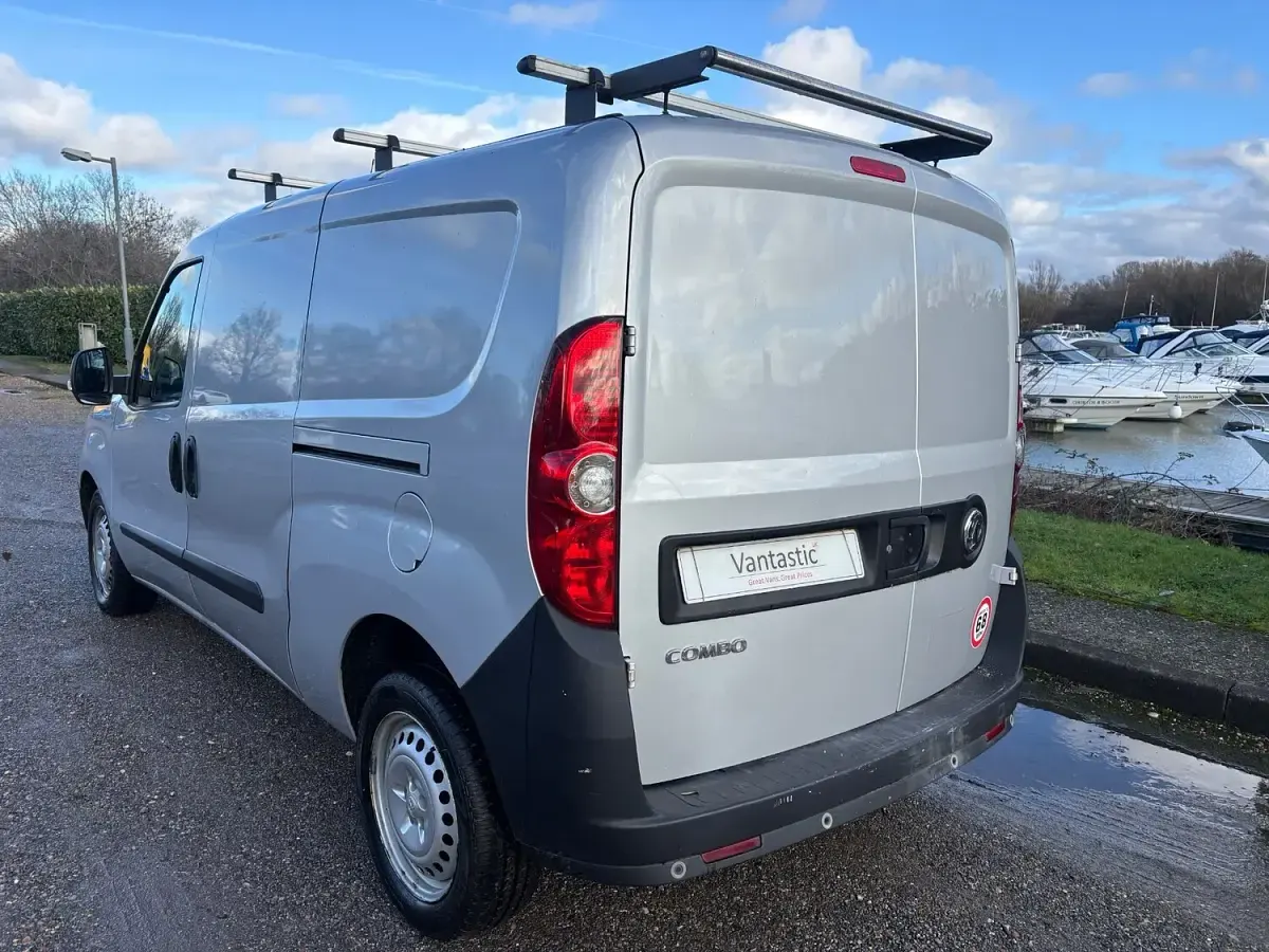 Used Vauxhall Combo 105 HP (77 kW) 2018 Silver Van