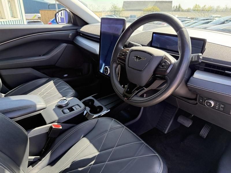 Usado Ford Mustang Standard Range 269 HP (197 kW) 2021 Preto Citadino