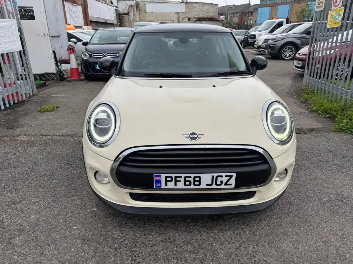 Used Mini Cooper Classic 2018 White Hatchback