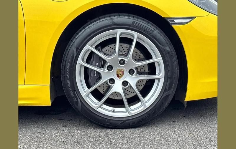 Used Porsche Cayman 300 HP (220 kW) 2022 Yellow Coupe