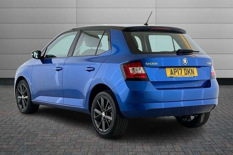 Used Skoda Fabia Colour Edition 90 HP (66 kW) 2017 Blue Hatchback