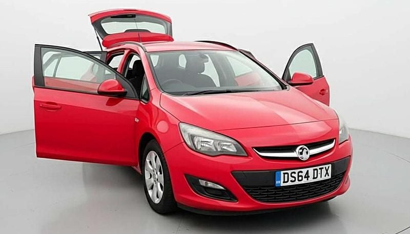 Used Vauxhall Astra Design Edition 2015 Red Estate