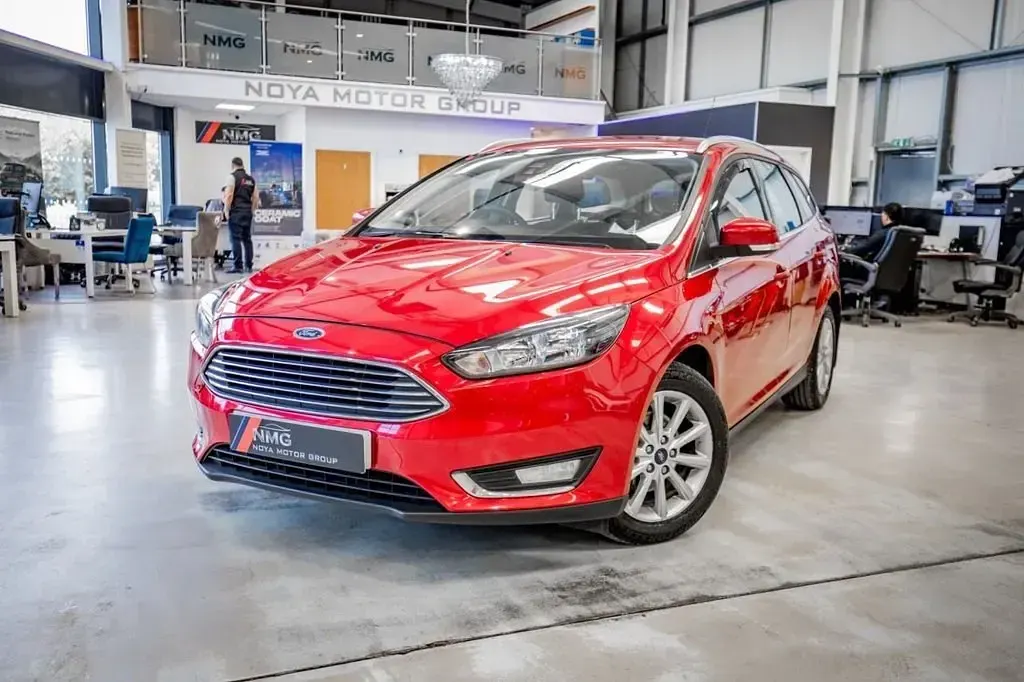 Używany Ford Focus Titanium 125 KM (91 kW) 2017 Czerwony Kombi