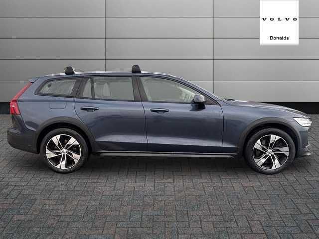 Used Volvo V60 CC Plus 247 HP (181 kW) 2020 Blue Estate