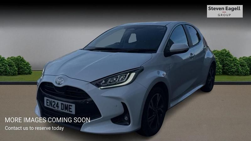 Used Toyota Yaris Hybrid Design 116 HP (85 kW) 2024 White Hatchback