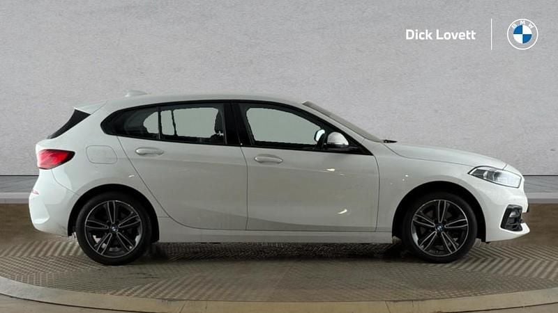 Used BMW 118 Sport Line 134 HP (98 kW) 2023 White Hatchback
