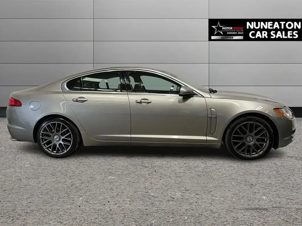 Used Jaguar XF Premium Luxury 240 HP (176 kW) 2010 Gold Sedan
