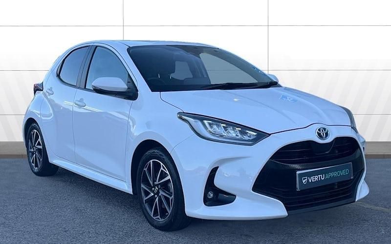 Used 2025 Toyota Yaris Hybrid Design Hatchback | £17,726 (Good price) - Image 1/4