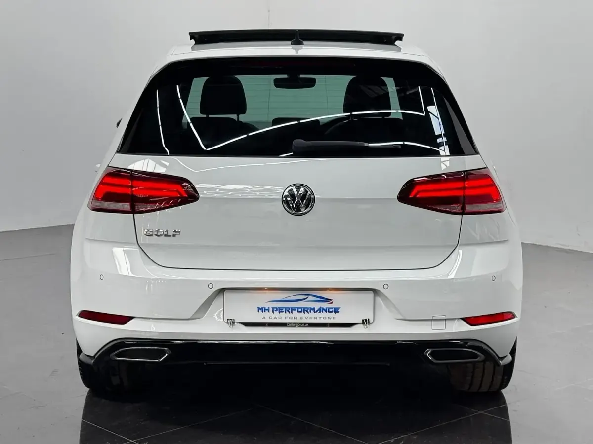 Used VW Golf VII R-line 150 HP (110 kW) 2018 White Hatchback