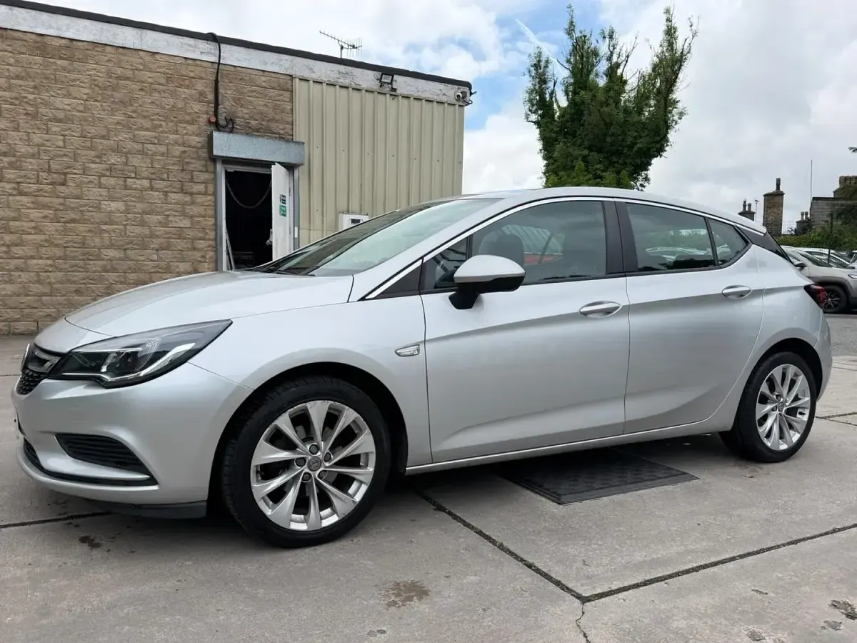 Used Vauxhall Astra 110 HP (80 kW) 2017 Silver Hatchback