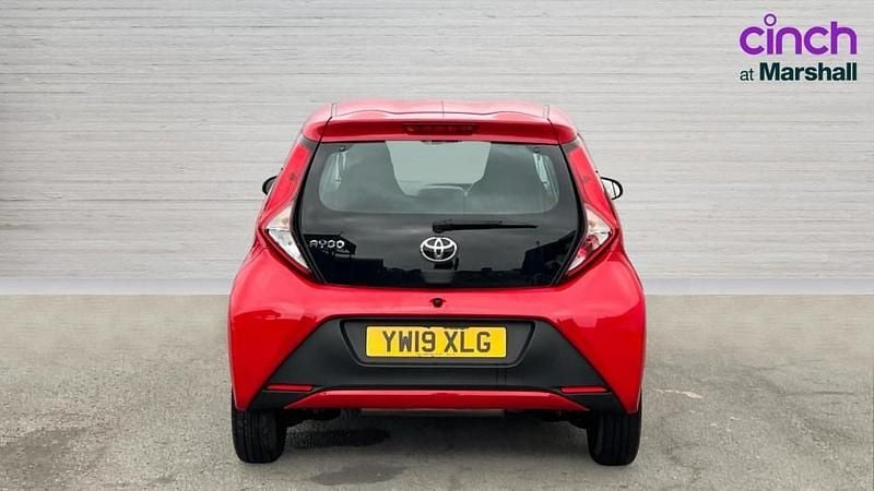 Used Toyota Aygo 72 HP (52 kW) 2019 Red Hatchback