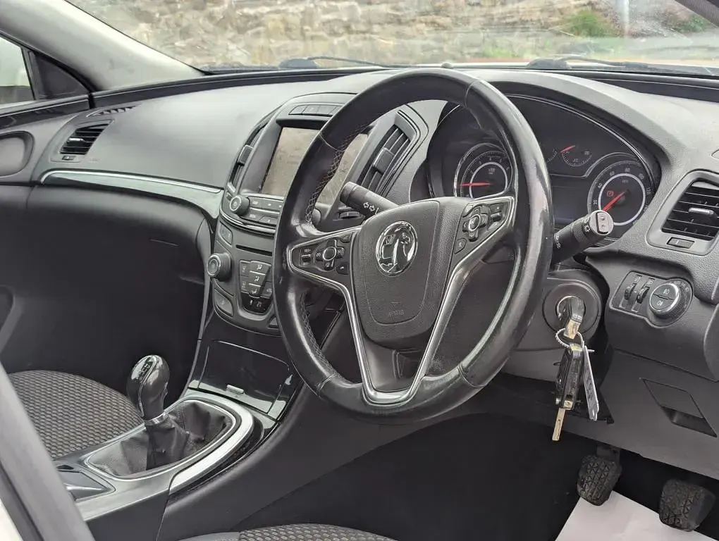 Used Vauxhall Insignia S 2014 White Estate