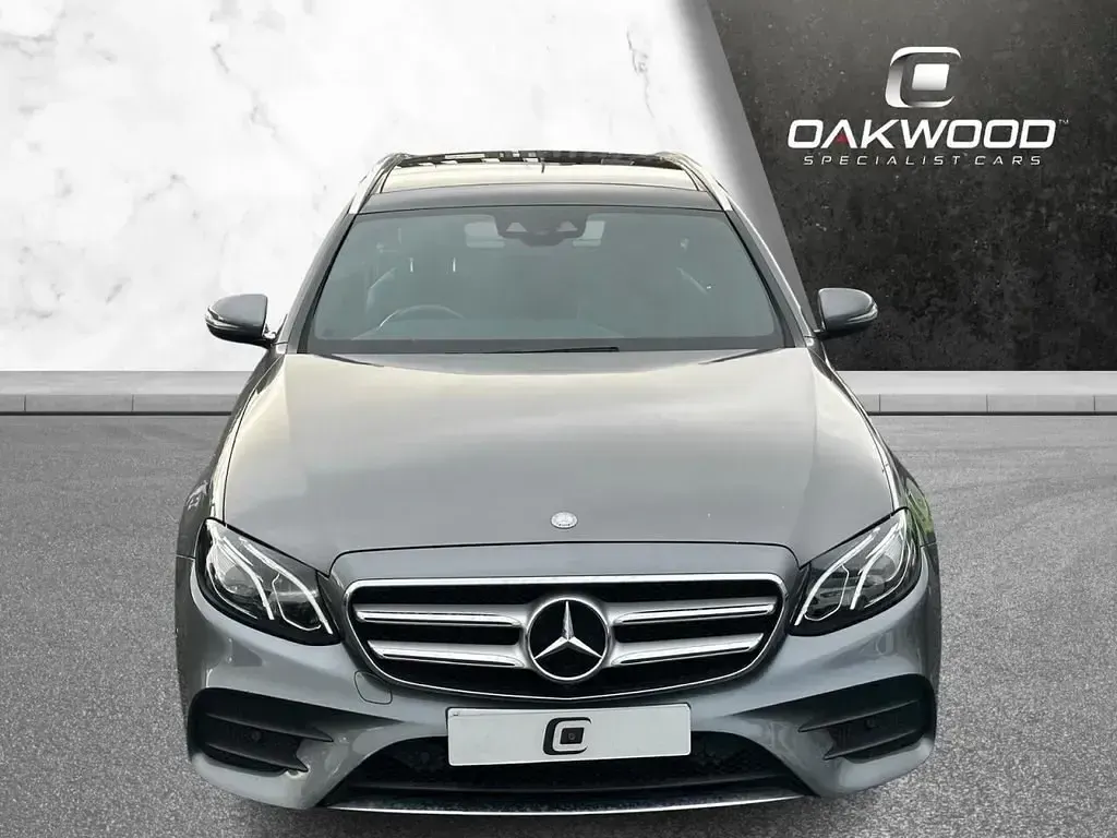 Begagnad Mercedes E220 AMG Line Premium 2017 Grå Kombi