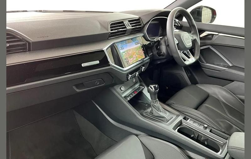 Used Audi Q3 Black Edition 150 HP (110 kW) 2025 Red SUV