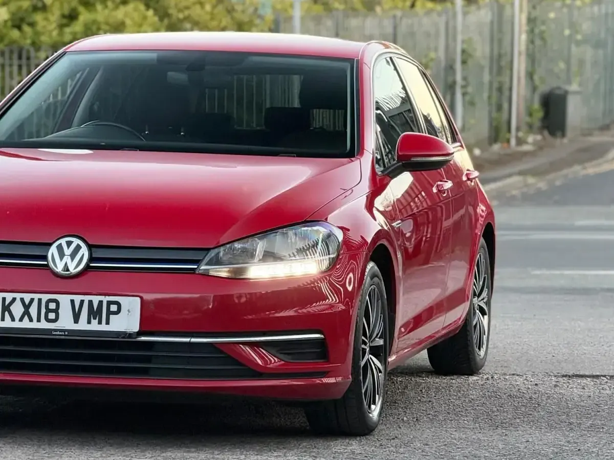 Used VW Golf VII SE 130 HP (95 kW) 2018 Red Hatchback