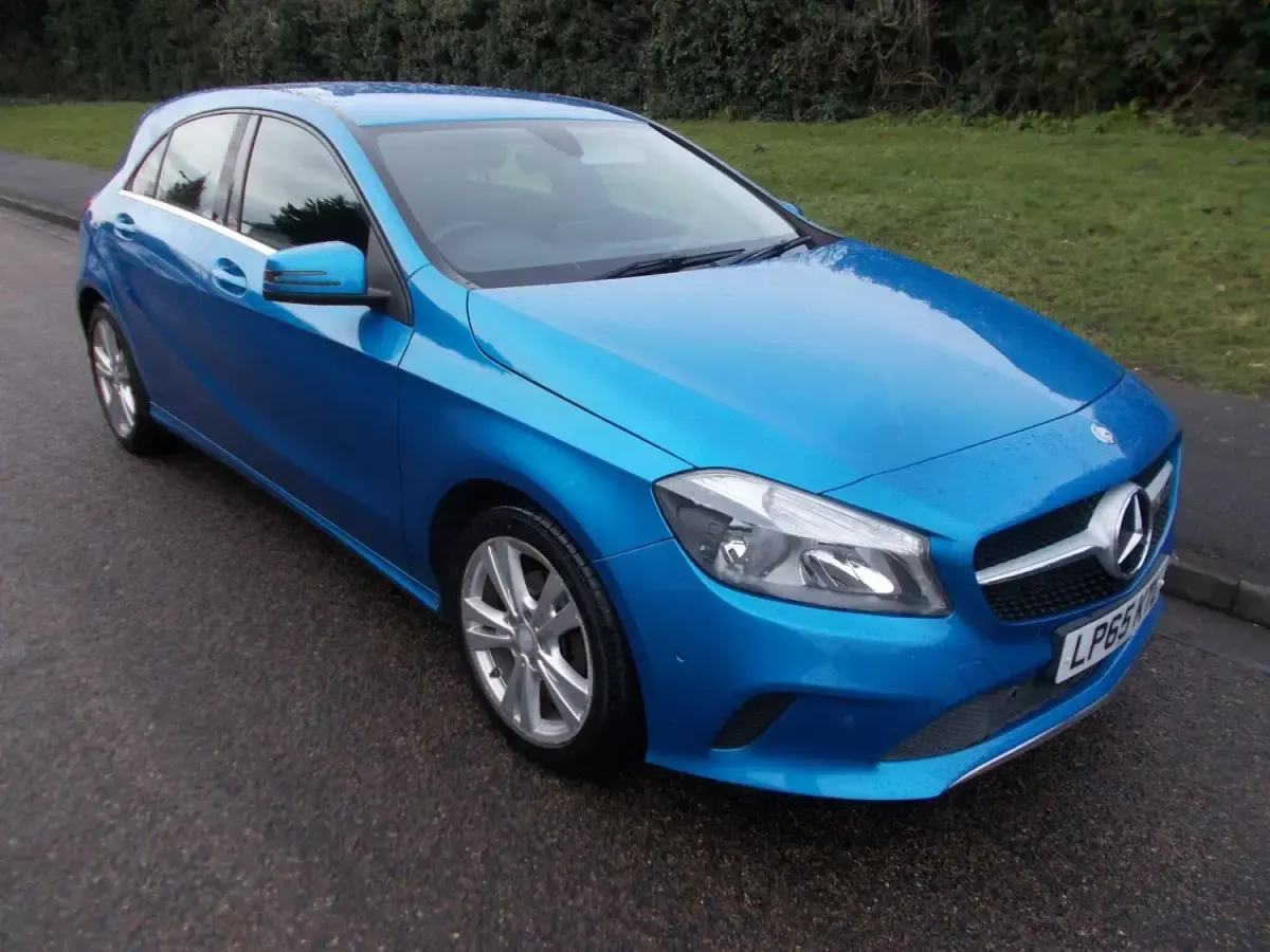 Käytetty Mercedes A180 Executive 2016 Sininen Viistoperä