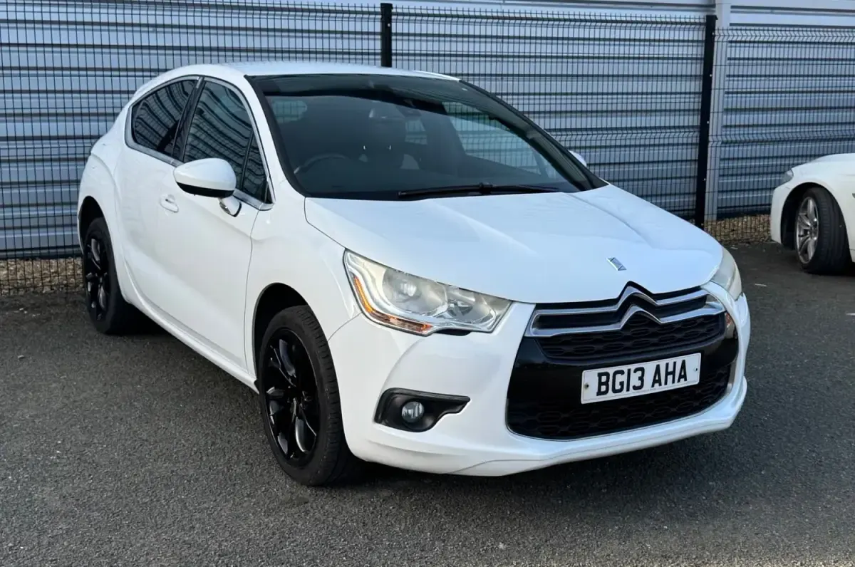 Begagnad Citroën DS4 2013 Vit Halvkombi