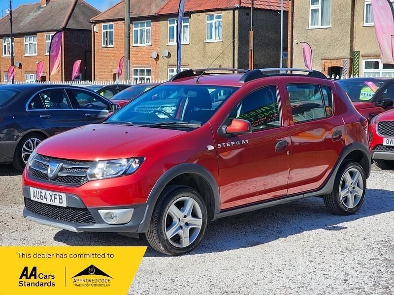 Begagnad Dacia Sandero Lauréate 2014 Röd Halvkombi