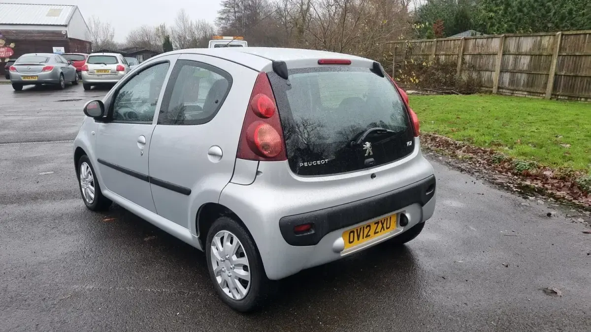 Used Peugeot 107 Active 68 HP (50 kW) 2012 Silver Hatchback