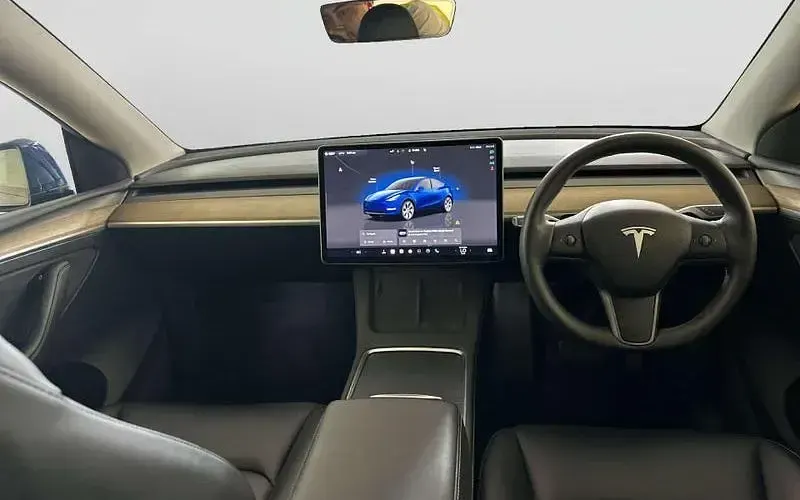 Used Tesla Model Y Long Range AWD 286 kW (389 HP) 2025 SUV