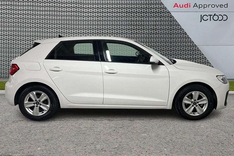Used Audi A1 Design 94 HP (69 kW) 2023 White SUV