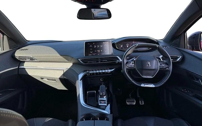 Used Peugeot 3008 Premium 181 HP (133 kW) 2018 Red Estate