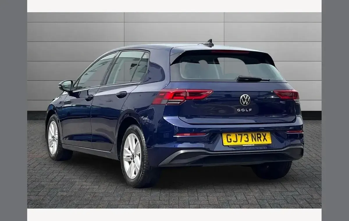 Used VW Golf VIII Life 150 HP (110 kW) 2023 Blue Hatchback