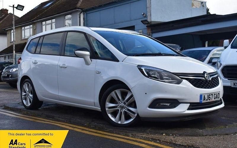 Used Vauxhall Zafira Tourer SRi 140 HP (102 kW) 2018 White MPV