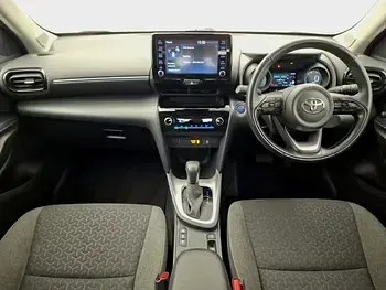 Used Toyota Yaris Hybrid 116 HP (85 kW) 2023 White Estate