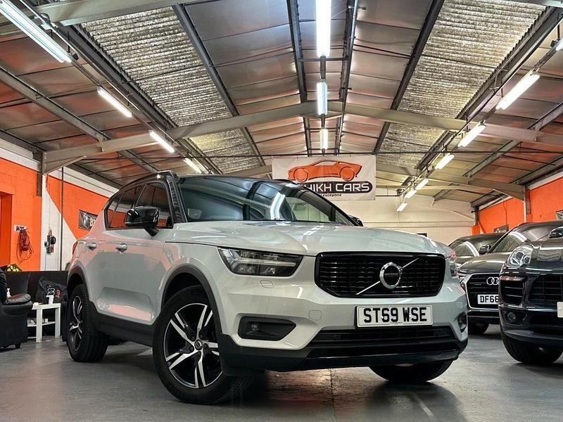 Silver Used 2019 Volvo XC40 R-Design SUV | £20,995 (Fair price) - Image 1/4