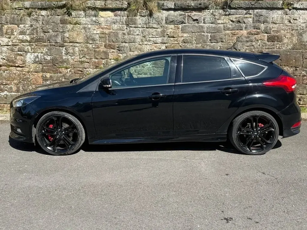 Używany Ford Focus ST 185 KM (136 kW) 2017 Czarny Hatchback