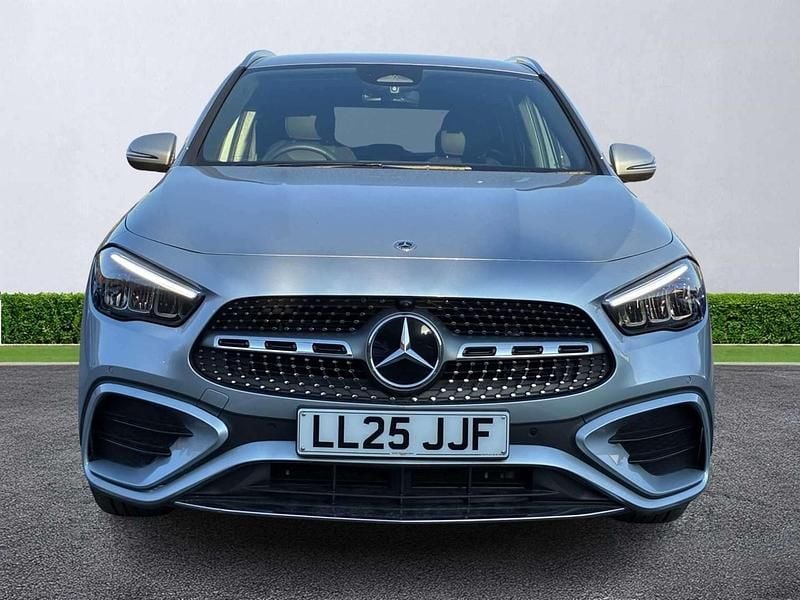 Used Mercedes GLA200 Executive 163 HP (119 kW) 2025 Silver SUV