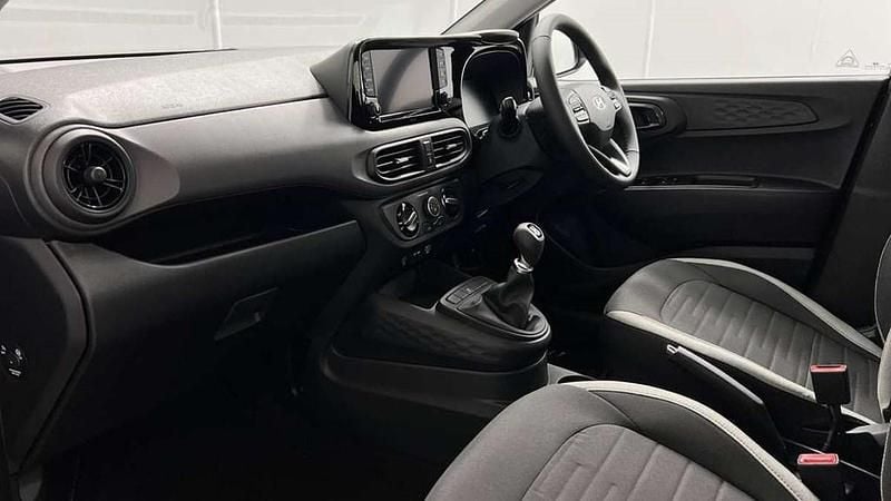 Used Hyundai i10 Advanced 62 HP (45 kW) 2024 Black Hatchback