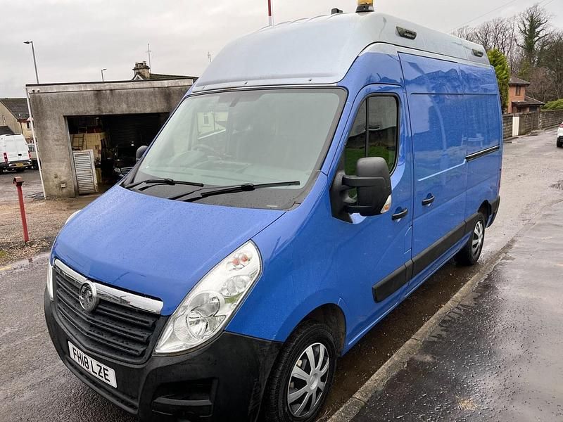 Second-hand Vauxhall Movano 145 CP (106 kW) 2018 Albastru Monovolum