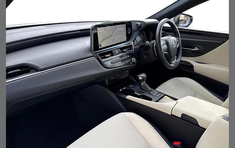 Used Lexus ES300H 215 HP (158 kW) 2023 White Sedan