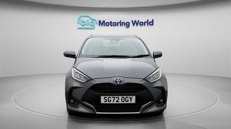 Used Toyota Yaris Hybrid 114 HP (83 kW) 2022 Grey Hatchback