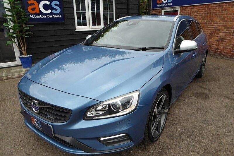 Power blue Used 2015 Volvo V60 R-Design Estate | £11,250 (Fair price) - Image 1/1