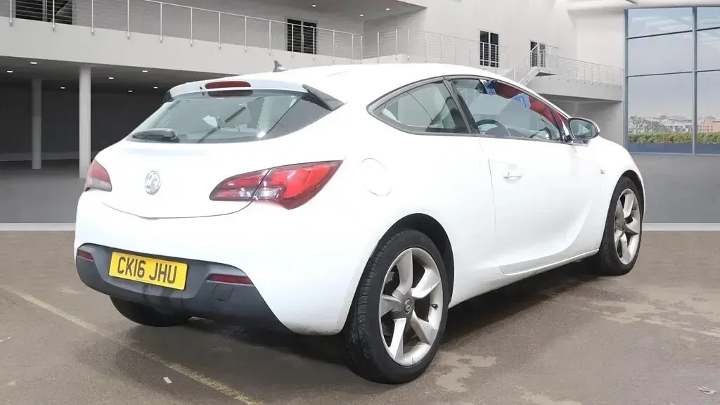 Used Vauxhall Astra GTC Sport 2016 White Hatchback