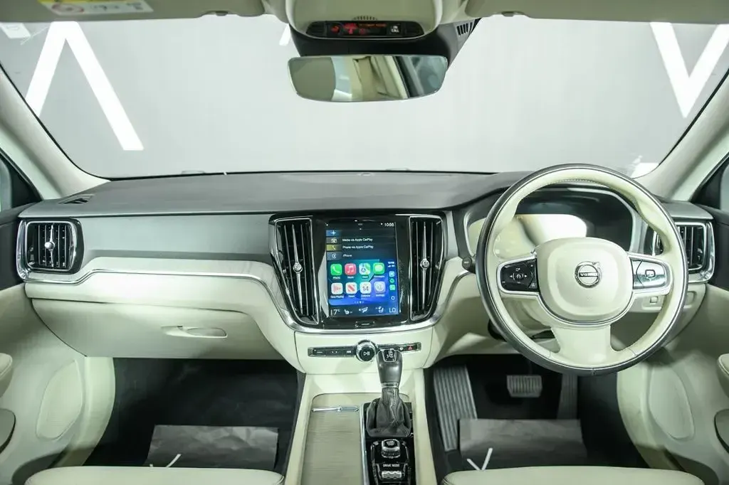 Used Volvo V60 Inscription 190 HP (139 kW) 2019 Grey Estate