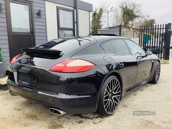 Used Porsche Panamera 250 HP (183 kW) 2012 Black Hatchback