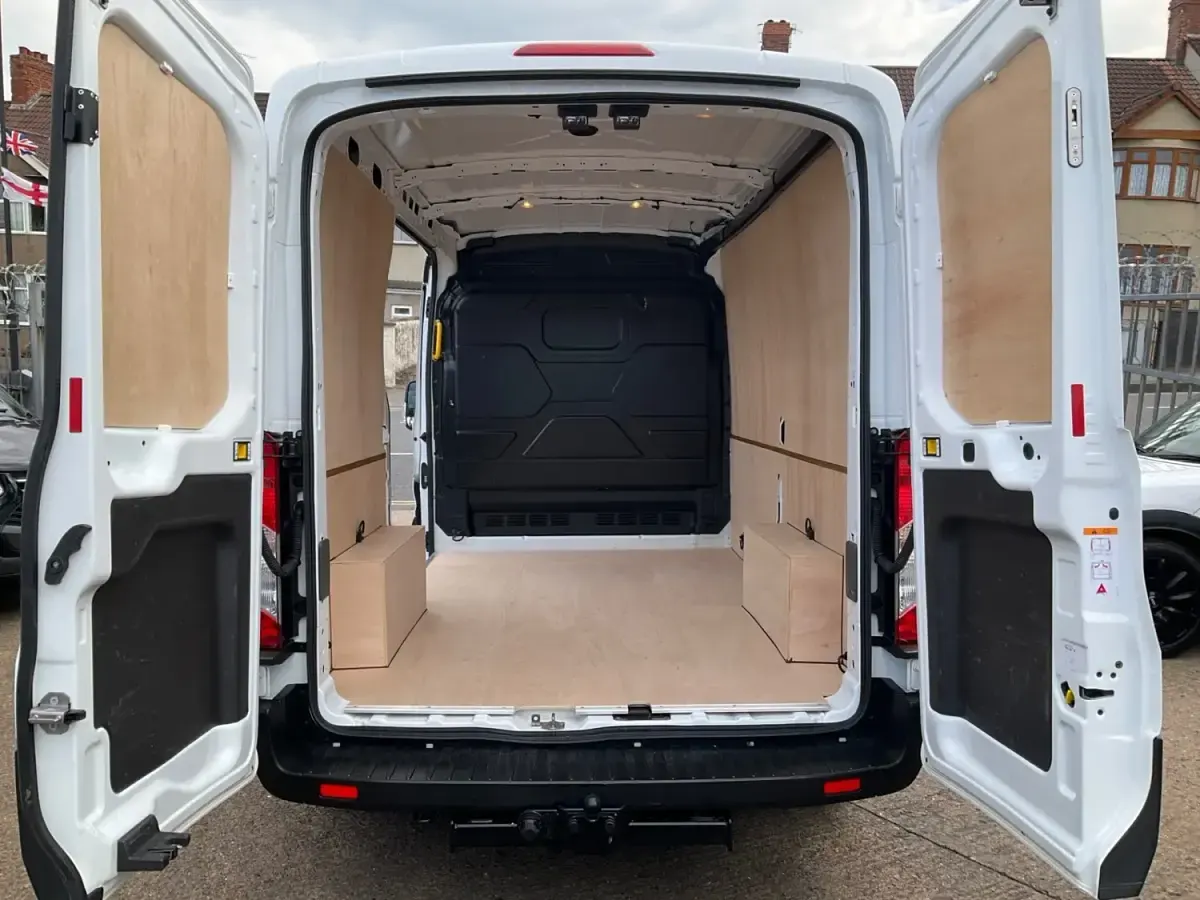 Usado Ford Transit 170 HP (125 kW) 2022 Branco Van